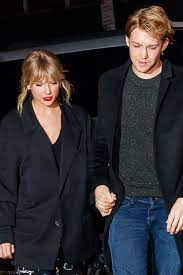 Последние твиты от taylor swift (@taylorswift13). Taylor Swift Opens Up About Relationship With Joe Alwyn Teen Vogue