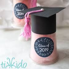From casual and simple to festive and create festive centerpieces by filling clear cups with shiny crinkle confetti and adding graduation sticks in matching colors. 30 Graduation Party Ideas High School And College Grad Ideas 2021