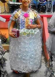 Masih seputar bagaimana memanfaatkan barang bekas dari botol menjadi kerajinan tangan yang bermanfaat. 10 Hasil Karya Gaun Daur Ulang Dari Limbah Yang Unik Dan Mencengangkan