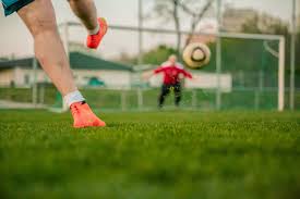 Jun 01, 2021 · strike the ball with the top of your foot. The Proper Way To Kick A Soccer Ball Global Futbol Training