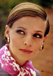 If you're tall, it will give you a sophisticated and elegant appearance, and if you're petite, it can make you look statelier and more confident. See 7 Big Pictures Of The Hottest Short Hairstyles From The 60s Click Americana