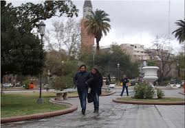 En Los Hermosos Dias Nublados De Viento Y Frio El Amor Adquiere Profundidad Y Permanencia Dolores Park Park Travel
