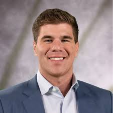 Thrilled to share 🎉 : I am venturing into the entrepreneurial world by  joining Prahsys as the first sales figure, stepping in the role of Account  Management Lead. In this role, I