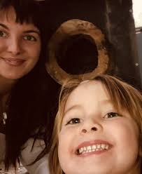 Community project builds new 'hollow' homes for wildlife south of Mandurah 