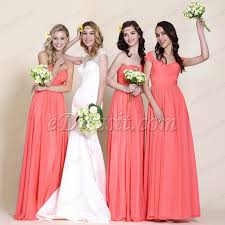 Ouverture du dîner par les demoiselles d'honneur et témoins. Un Mariage Pas Comme Les Autres Fan De Robes