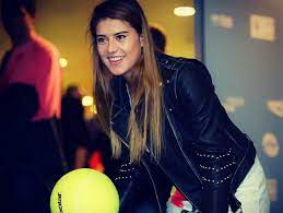 Born 7 april 1990) is a romanian tennis player. La MulÈ›i Ani Sorana Cirstea Vezi Cele Mai Importante Momente Din Cariera JucÄƒtoarei Care AstÄƒzi ImplineÈ™te 27 De Ani