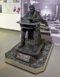 Here's the alan turing statue in manchester, decorated with pride for the centenary, taken by josh r with jonnie b. Statue Of Alan Turing Wikipedia