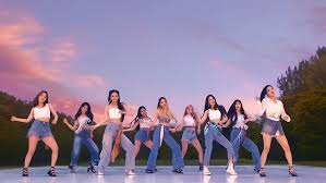 The show features some of k. Fromis 9 We Go Mvå…¬é–‹ 9 Way Ticket ãƒªãƒªãƒ¼ã‚¹ ãƒ‡ãƒã‚¯