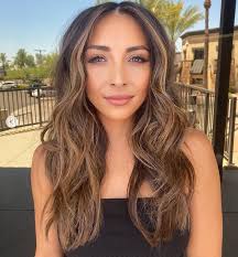 Meches per capelli castani (foto) | nanopress donna meches color cioccolato sul caschetto. Balayage Capelli Castani 2020 Cos E Come Si Fa Le Sfumature Da Scegliere