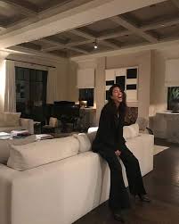 Dream is the niece of kourtney kardashian, kim kardashian, khloé kardashian, kendall jenner and kylie jenner. Kourtney Kardashian Poses Nude In Stunning Bathroom Inside 7 4million Mansion Hello
