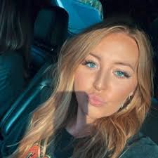 Hannah Sitton's Instagram, Twitter & Facebook