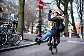 Di amseterdam, ada banyak tempat wisata menarik yang bisa anda tuju mulai dari tulisan i amsterdam, kincir angin kuno, pasar bunga terapung, hingga pabrik pengasahan berlian. 13 Tempat Menarik Di Amsterdam Wajib Singgah Ammboi