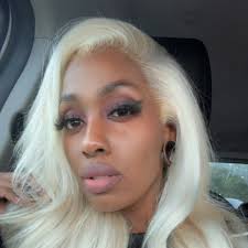 Unpopular opinion: A woman who just gave birth shouldn't have to pack up a  newborn and drag her healing body to the hospital for checkups. Postpartum  care should come to her.