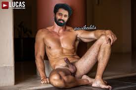 A hot POV chat from Unni Mukundan