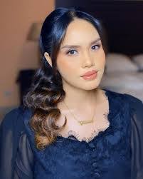 Donna Rias's Instagram, Twitter & Facebook