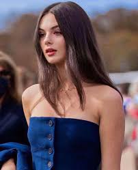 X 上的 Golden Fashion：「ديفا كاسل ابنة مونيكا بيلوتشي خلال حضورها عرض ديور  ربيع وصيف ٢٠٢٢ https://t.co/qxOQFI4wwG」 / X