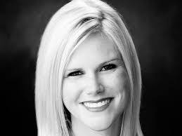 Elizabeth Oakley's Instagram, Twitter & Facebook