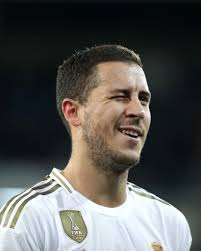 Fue cuarto en una votación del Balón de Oro, se aburrió del fútbol y se  retiró con 28 años para vender aspiradoras.