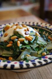 Gourmandises Et Merveilles Blettes Au Tahini Au Yaourt Et Aux Pignons Grilles De Yotam Ottolenghi Recette De Blettes Recettes De Cuisine Plat Vegetarien
