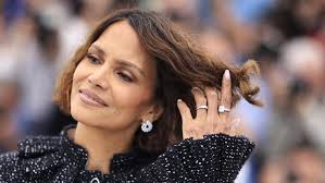 Je fais à manger, le ménage...» : Halle Berry répond aux critiques de son  ex-mari David Justice