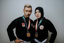 Foto prewedding pakai sakral psht. Pose Foto Pakai Sakral Psht Anda Tinggal Tunggu Prosesnya Saja Deh