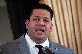 Más de 1,000 empleados del gobierno se acogen al retiro