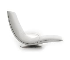 The three shifting backs and the two shifting arms convert this piece into a sleeper instantly. Ricciolo Chaise Longue Tonin Casa