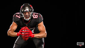 Rob gronkowski on playoff experience, favorite tom brady story | press conference. Buccaneers Unveil First Look At Rob Gronkowski In Uniform