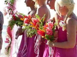 Shop your favorite fresh flower bouquets, fresh authentic hawaiian leis, and yummy gift baskets. 19 Tropical Wedding Bouquets