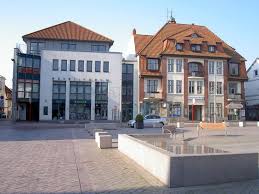 Die deutsche wirtschaft steht stärker da als vermutet. Ratzeburg Petri Forum Und Deutsche Bank Am Marktplatz 22 05 2011 Staedte Fotos De