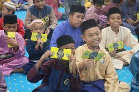 Jika anak kecil ikut berjamaah, dimana shafnya? Hebatnya Sedekah Di Bulan Ramadan Ini Cara Cara Mudah Santuni Anak Yatim Dari Rumah Nona