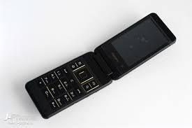 2 SIM смартфон-раскладушка Philips W930