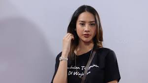 Bigo live konten pemersatu bangsa jangan lupa siap kan sabun kalian, siap merifresh otak anda apem tembem episode 67 pemersatu bangsa, kumpulan pemersatu bangsa tt siapkan sabun untuk. Selain Tante Ernie 4 Selebgram Perempuan Pemersatu Bangsa