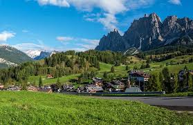 Cortina 2021 is the official website of the alpine world ski championships to be held in the city of cortina d'ampezzo. Cortina D Ampezzo Traumurlaub Inmitten Der Dolomiten