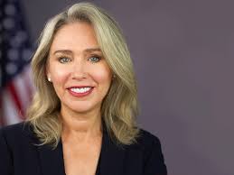 SEC Commissioner Herren Lee supports mutual fund proposal