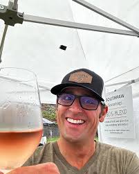 Spent the day having fun at Rodney Strong Winery (in the rain) meeting new  customers and sharing Southpaw!!