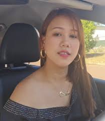 Hoping someone can change the background to something more simple please  and thank you!! 😊