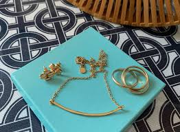 The higher percentage of metal alloys in the 10k gold translates to more allergic triggers. Gold Sodium Thiosulfate Allergy The Allergy Life