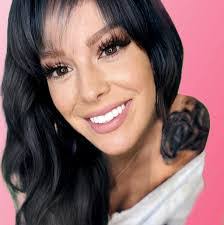 Nicole Coffey's Instagram, Twitter & Facebook