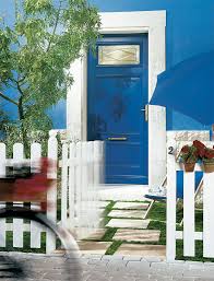 Porte D Entree Bois Classique Petit Vitrage Vitrail Laiton Dans Une Composition Triple Vitrage Polar Blanc P2a L Porte Entree Bois Entree Deco Entree Maison