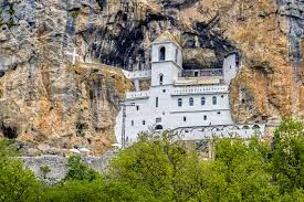 Die kategorie:berg in europa ist eine unterkategorie der kategorie:geographisches objekt und gehört zum wikiprojekt geographie.die kategorie ist eine objektkategorie; Felsenkloster Ostrog Montenegro Franks Travelbox