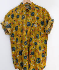 90 Fashion Black And Yellow Graphic Tee Vintage Men S 80s 90s Short Sleeve Button Up Shirt Yellow Etsy Fashion Vintage Fashion 1980s Vintage Fashion