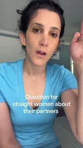 Eliana Holguin's Instagram, Twitter & Facebook