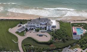 Taylor swift is known for buying properties near her boyfriends' homes. Taylor Swift S Dad Scott Becomes The Toast Of The Town Daily Mail Online
