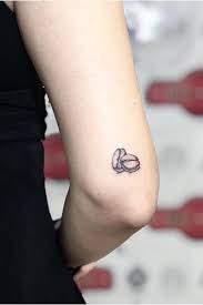 October 10, 2019 i've been wanting to tattoo three coffee beans behind my ear for a very long time, but i had my kid and i breastfed him forever (we finally weaned when he was a little over 3), so now i was free to get the tattoo i've been dreaming of for years. Coffee Beans Tattoo Beans Coffee Tattoo Coffee Tattoos Tattoos Minimalist Tattoo