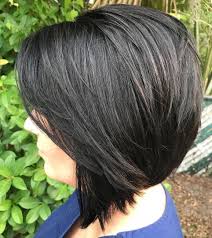 Taglio medio scalato con boccoli, tra i tagli di capelli long bob per l'autunno inverno. Top 50 Tagli Di Capelli A Bob Di Media Lunghezza Nel 2022 Capellidistile It