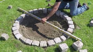 Wer erinnert sich nicht an die außergewöhnlichen sommernächte, die man beim zelten mit seinen liebsten am lagerfeuer verbrachte und gemeinsam den moment. Diy Granit Feuerstelle Selber Bauen Einfach Und Schnell Youtube