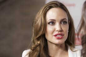 Teta Angeline Jolie s majčine strane umire od raka dojke