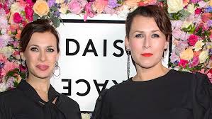 The first day of summer. Systrarna Amanda Schulman Och Hannah Widell Lagger Ner Sin Podcast Fredagspodden For Att Satsa Pa Nagot Nytt Skriver Aftonbladet Dn Se