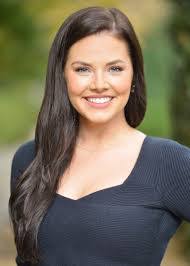 Ashley Reiss's Instagram, Twitter & Facebook